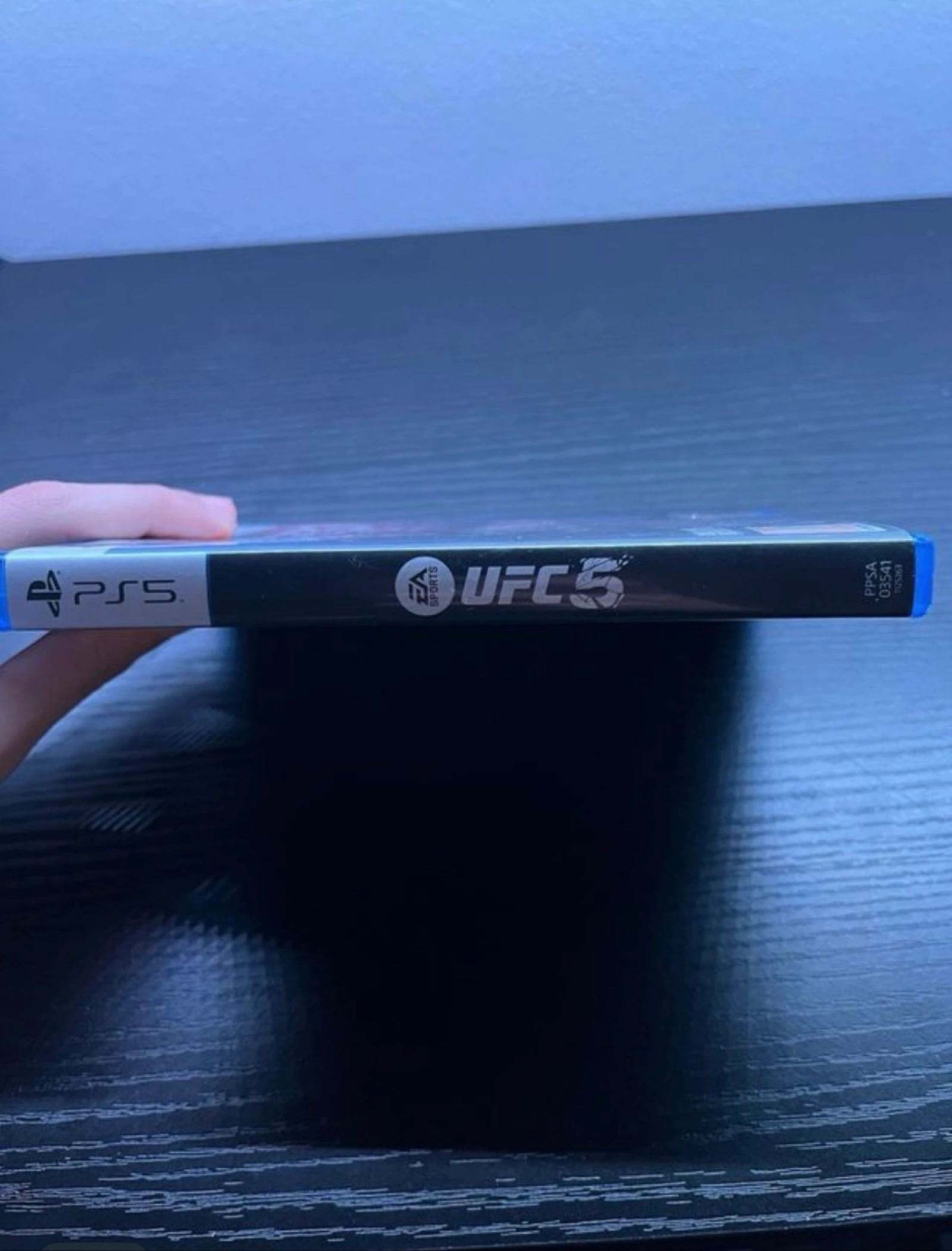 UFC 5 PS5- Como Nuevo  – photo 3